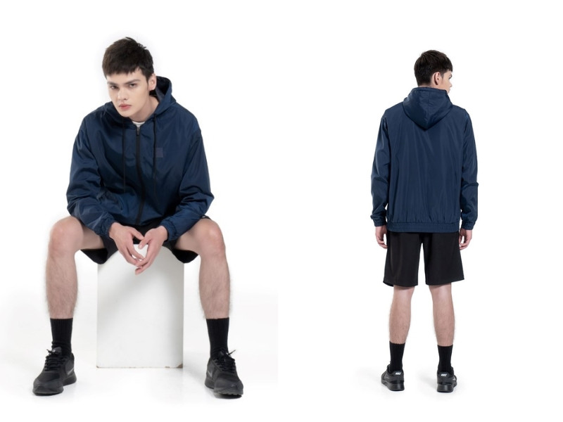 Phối áo khoác dù oversize cùng áo tây