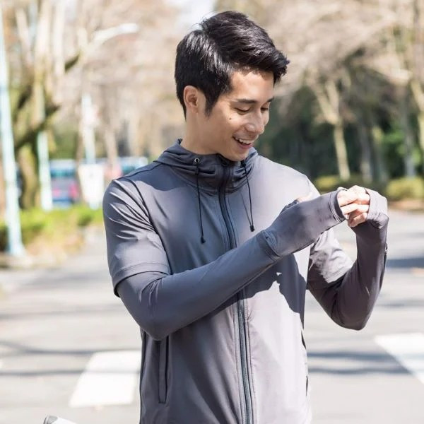 Áo chống nắng UV100 được đàn ông Việt Nam tin dùng.