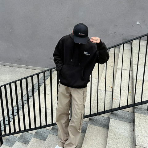 Áo Hoodie mix cùng quần cargo
