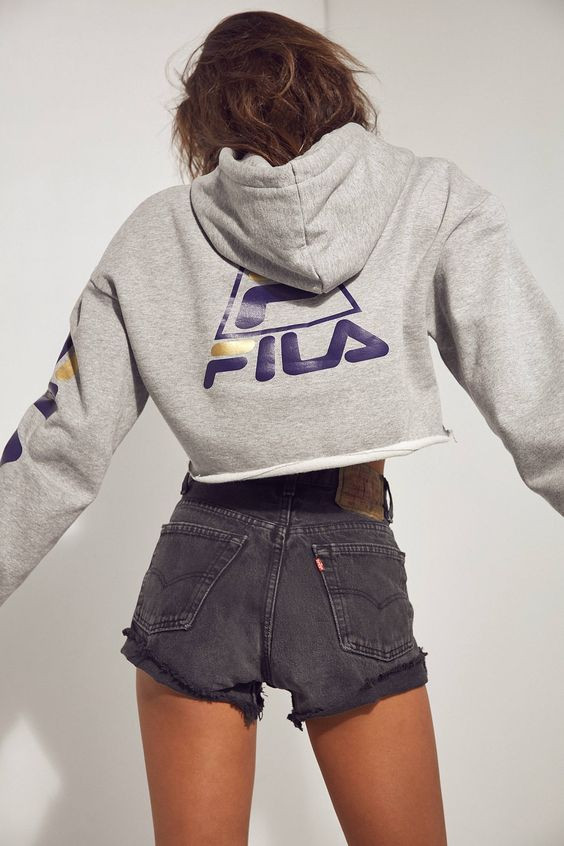 Áo hoodie và quần short