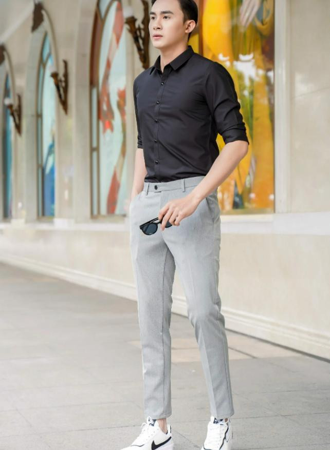 Áo sơ mi và quần jeans mang đến sự trẻ trung và năng động