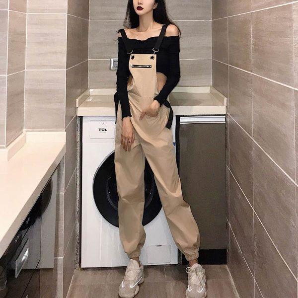 Áo trễ vai kết hợp với yếm dài phá cách