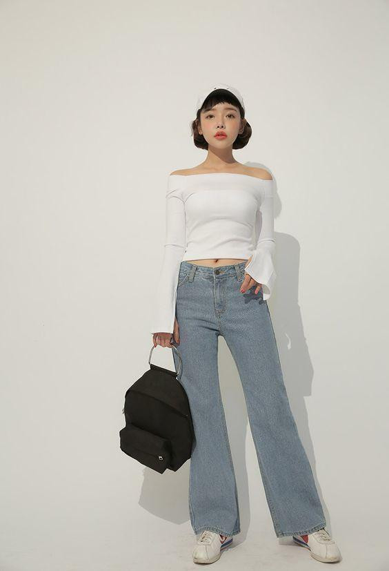 Áo trễ vai mix quần jeans ống rộng