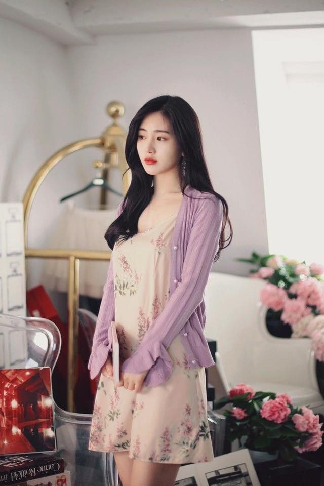 Cardigan cùng váy hoa