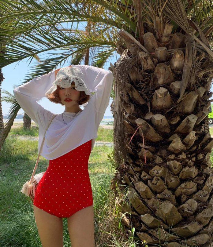 Đồ bơi chấm bi trẻ trung