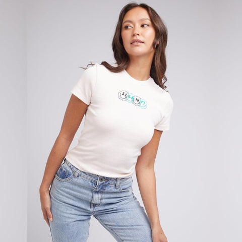 Phối Baby Tee Với Quần Jeans Lưng Cao