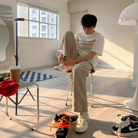 Quần Kaki Với Sneaker