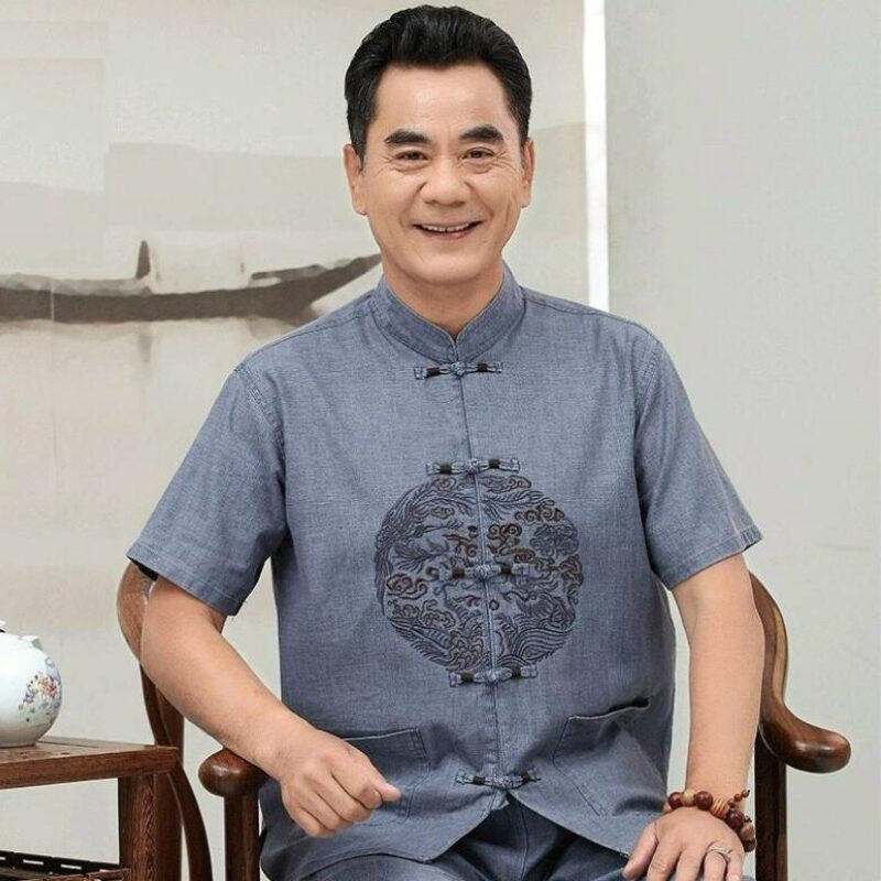 Sơ mi cổ tàu có kiểu dáng độc đáo và phá cách.
