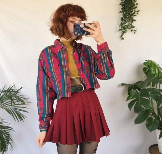 Sơ mi croptop tạo nên vẻ năng động và hiện đại cho người mặc.