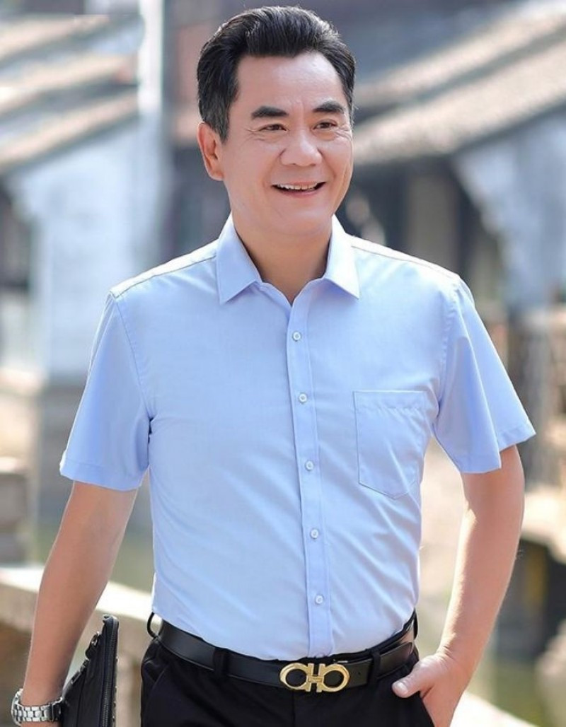 Sơ mi tay ngắn tối giản nhưng không đơn điệu