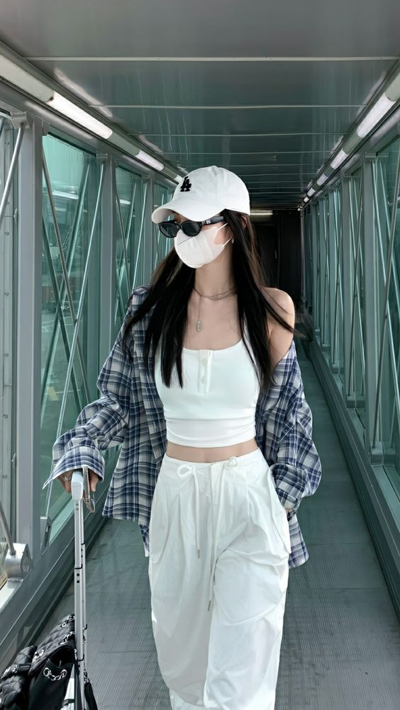 Tổng hợp 16 cách phối đồ với áo croptop cực tôn dáng