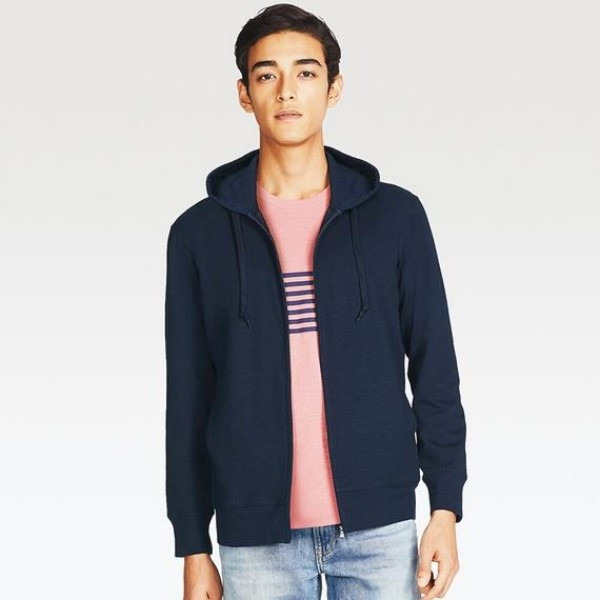 Uniqlo là thương hiệu áo chống nắng nam được nhiều chàng trai ưa chuộng