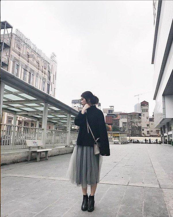 Váy tulle phối với áo sweater