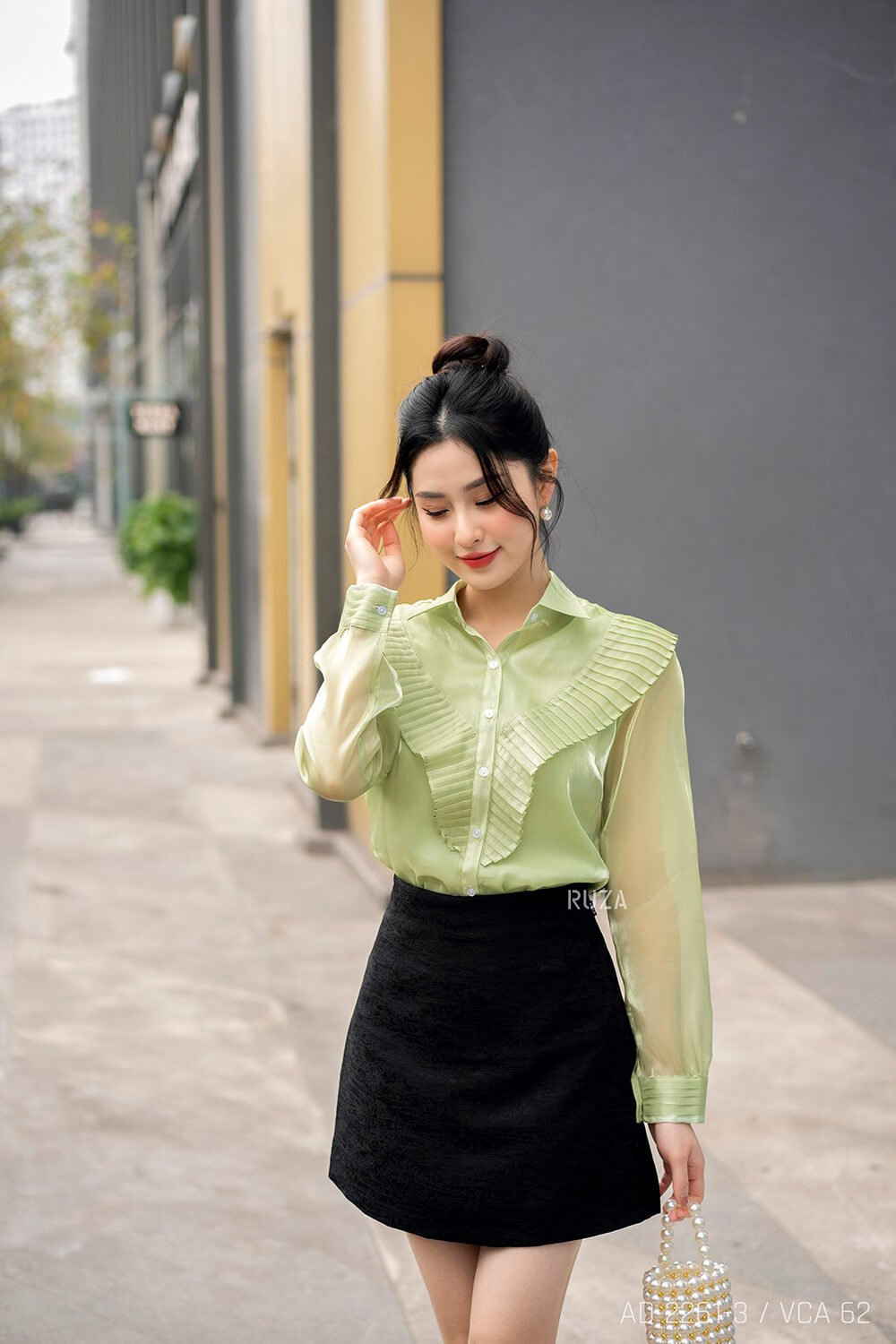Áo sơ mi tay dài kiểu dáng trẻ trung