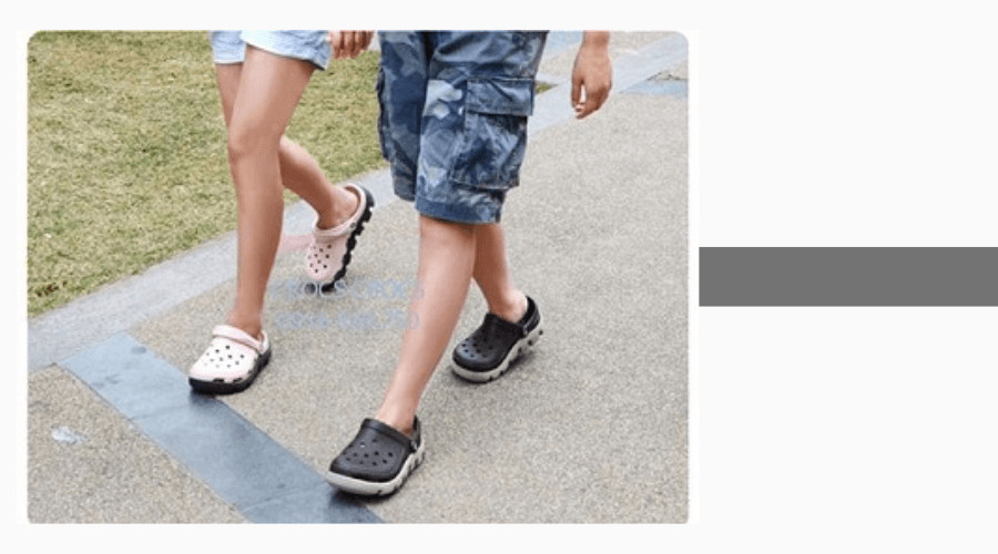 Phối dép Crocs với quần short