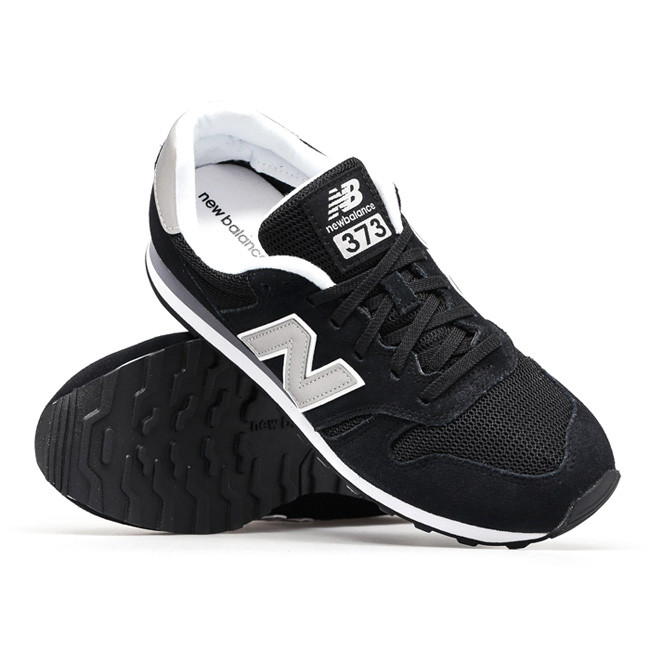 10+ mẫu giày sneaker nam mà các anh nên có trong tủ đồ