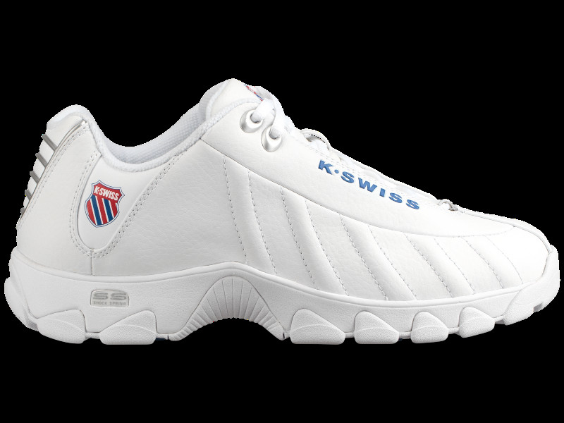 10+ mẫu giày sneaker nam mà các anh nên có trong tủ đồ