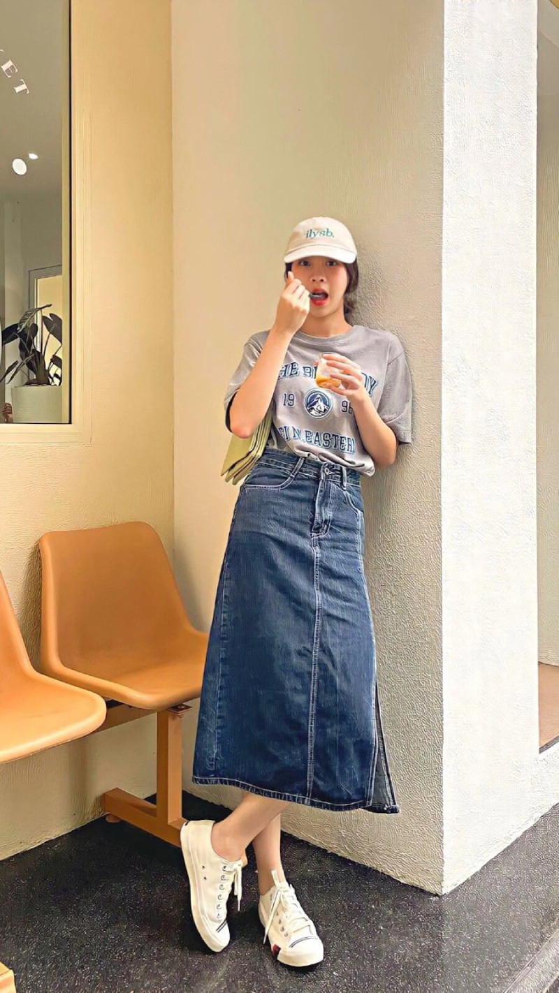 11 cách phối đồ với áo thun form rộng nữ cực xinh cực cá tính