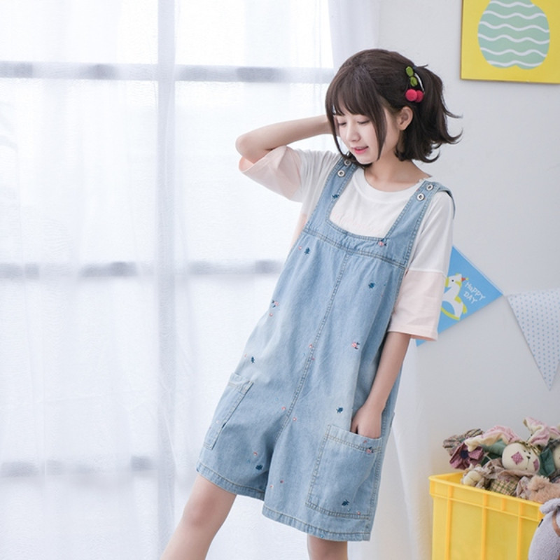 11 cách phối đồ với áo thun form rộng nữ cực xinh cực cá tính