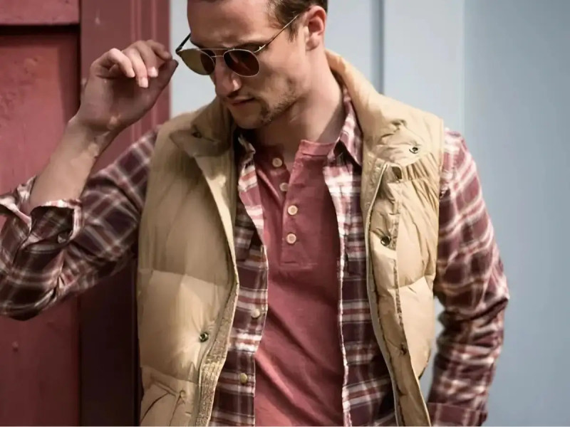 Áo henley là gì? Tips phối áo henley chuẩn nam tính cho chàng
