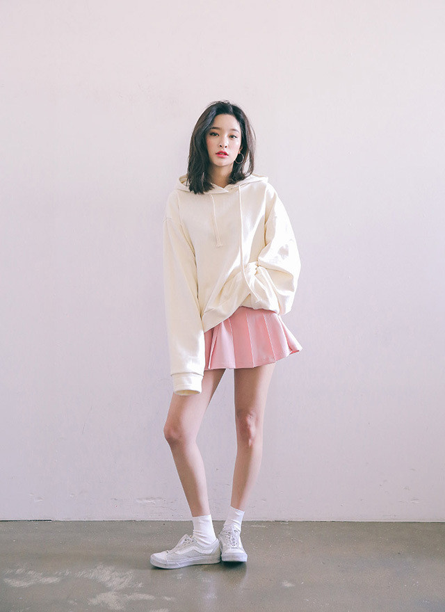 Áo Hoodie là gì? Cách phối đồ với Hoodie chất hơn nước cất
