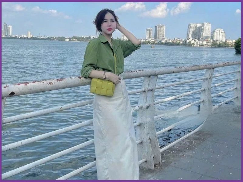 Cách phối áo sơ mi đi biển nữ hot trend đỉnh cao nàng nên biết