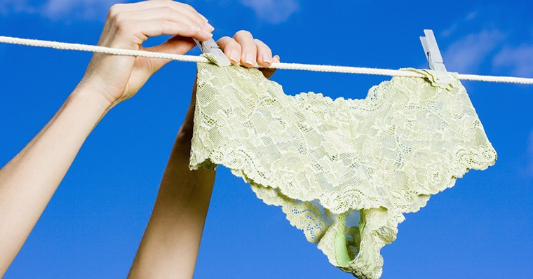 Có nên phơi đồ lót trực tiếp dưới ánh nắng mặt trời không?