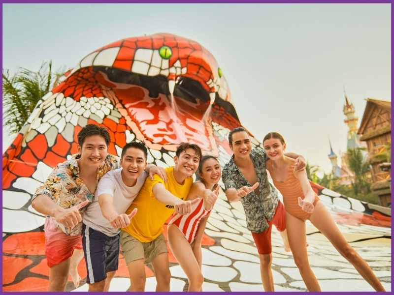 Đi công viên nước mặc gì? Bí quyết phối đồ khuấy động mùa hè