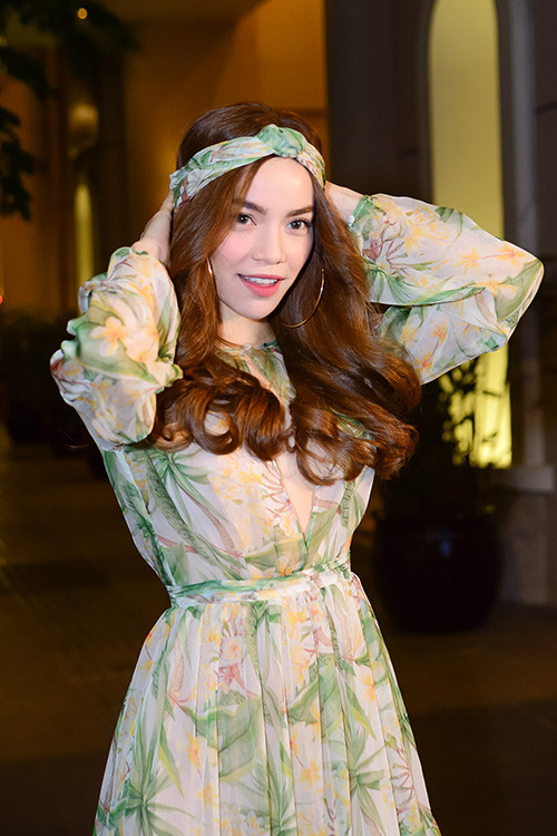 Hà Hồ với phong cách váy hoa
