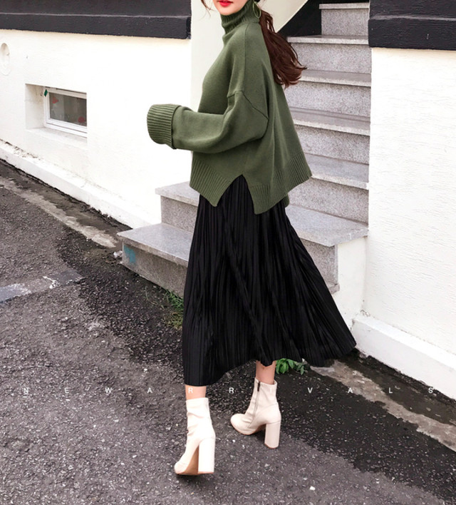 Mix đồ với chân váy xòe màu đen: nên kết hợp với áo gì?