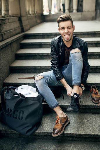 Phối quần jeans rách với áo gì chuẩn vẻ đẹp street wear?
