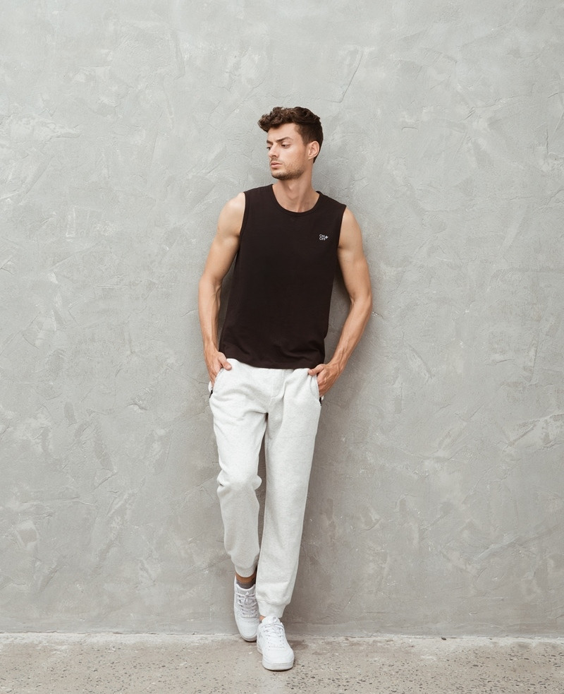 Quần jogger là gì? Bí kíp mix đồ cực dễ với quần jogger