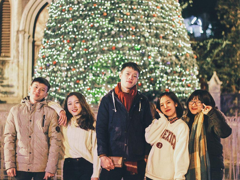 Tips phối đồ đi chơi Noel cho cả gia đình nổi bật, rạng ngời