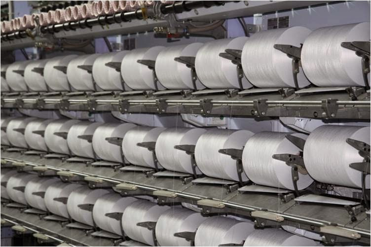 Vải polyester là gì? Ứng dụng và ưu nhược điểm của sợi tổng hợp