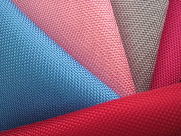 Vải polyester là gì? Ứng dụng và ưu nhược điểm của sợi tổng hợp